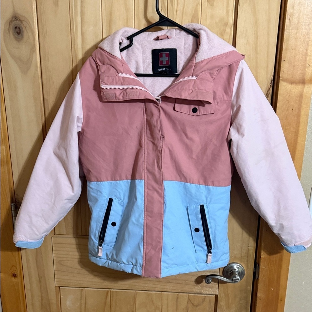 Swiss Tech Hooded Colorblock Puffer Coat in Dusky Pink & Light Blue